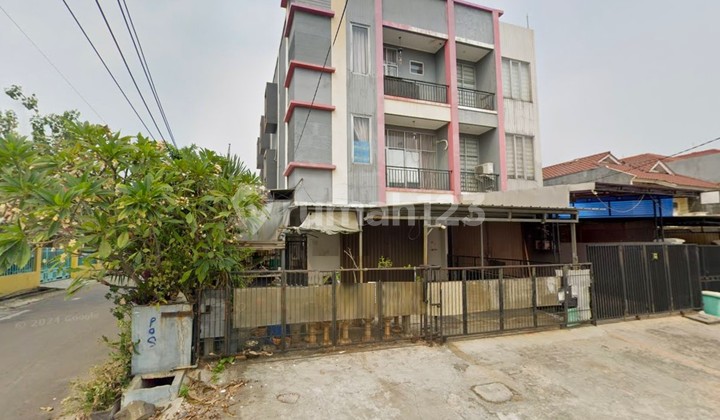 Rumah HOOK 3 lantai, bagus dan akses mudah di Citra Garden 1