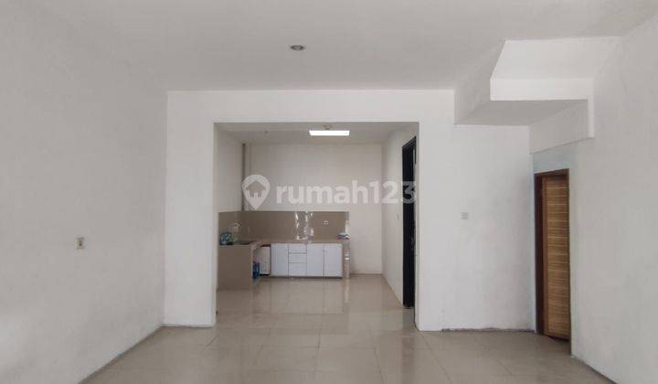 Rumah 2 lantai bagus rapih di Aeroville Citra 8, Jakarta Barat 2