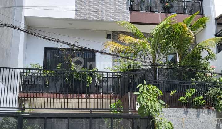 Very Nice 3-Story Minimalist House in Taman Palem Lestari, Cengkareng, West Jakarta 2
