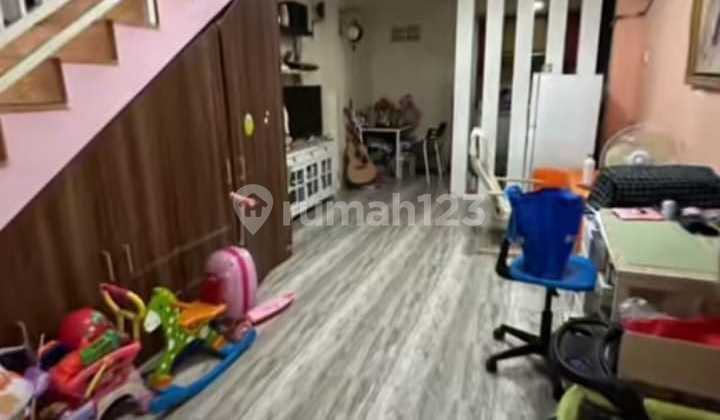 Beautiful 2-Story House in Good Condition at Taman Palem Lestari, West Jakarta 2
