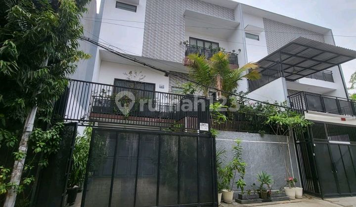 Rumah Minimalis 3 Lantai Bagus Sekali Di Taman Palem Lestari, Cengkareng, Jakarta Barat Rumah Minimalis 3 Lantai Bagus Sekali Di Taman Palem Lestari, Cengkareng, Jakarta Barat
