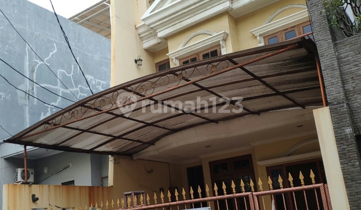 3-Story House in Kelapa Hibrida, Kelapa Gading