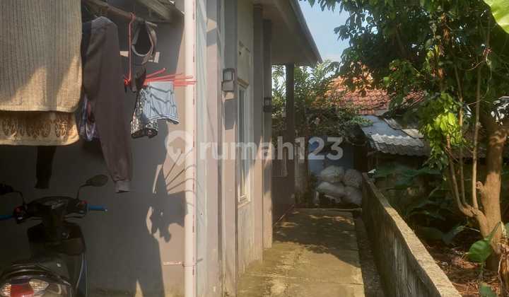 Citeureup Bogor Boarding House. Still Active. Strategic Location. Not Far From Main Road.