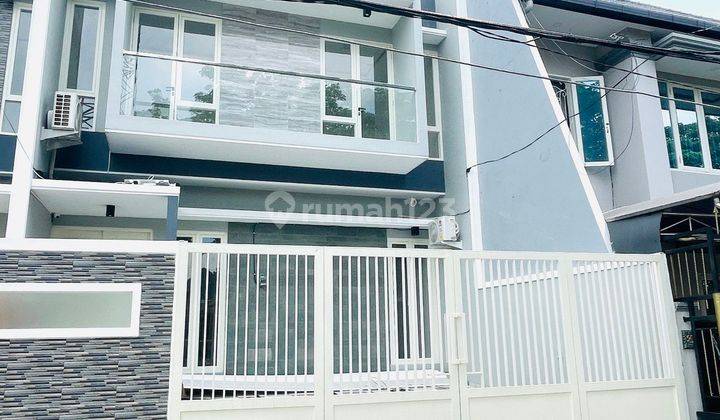 Rumah Baru 2lt di Jln Utama Komplek Manyar, Surabaya Timur 1