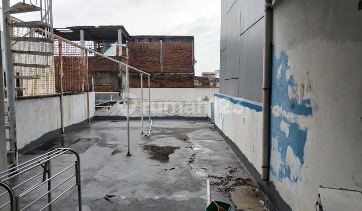 Nginden 1.5-Story Shop House for Rent in East Surabaya 2