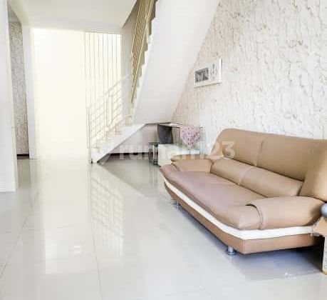 JUAL Rumah 2 lantai Taman Mutiara, Baru Renov, Pakuwon City 2