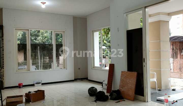 House, 2 Floors, Ready to Live In, Minimalist, Graha Famili 2