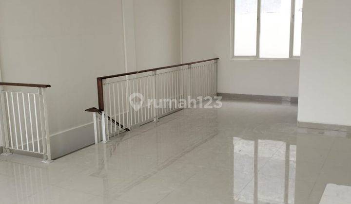 Ruko 2 Unit Jejer di Bizhome Pakuwon City Lokasi Bagus dekat Mall, Kampus, dan Raya Kenjeran 2