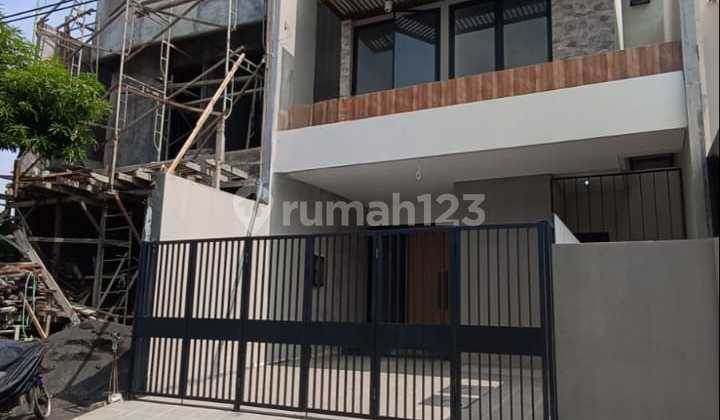 Super Premium New 2-Story House at Mentari Beach Location Near Pusdiklat, Kenpark, Mulyosari 2