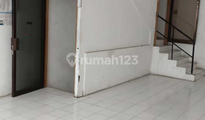 Shop House in Margomulyo Warehouse Complex, Suitable for Office, Expedition Services, etc. 2