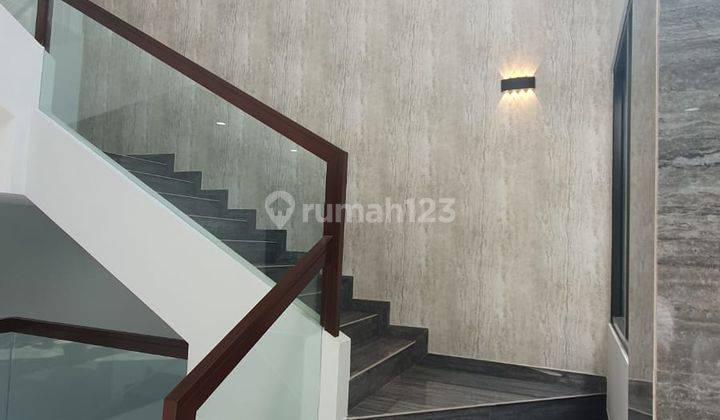 Rumah 3 Lantai Baru Dekat Pasar Modern di Citraland, Surabaya 6