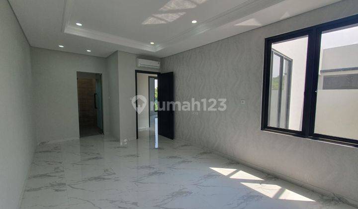 Rumah 3 Lantai Baru Dekat Pasar Modern di Citraland, Surabaya 11