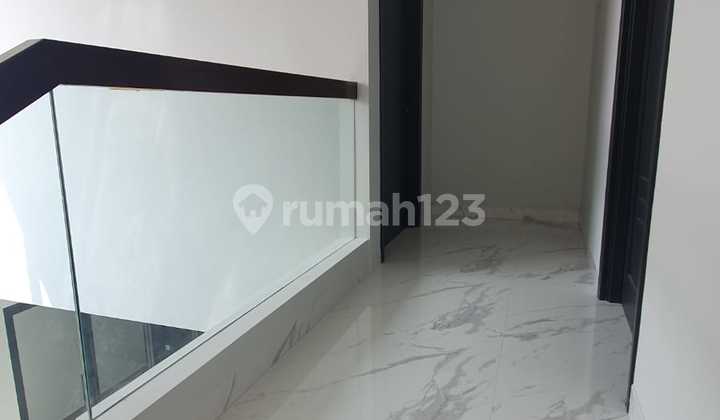 Rumah 3 Lantai Baru Dekat Pasar Modern di Citraland, Surabaya 19
