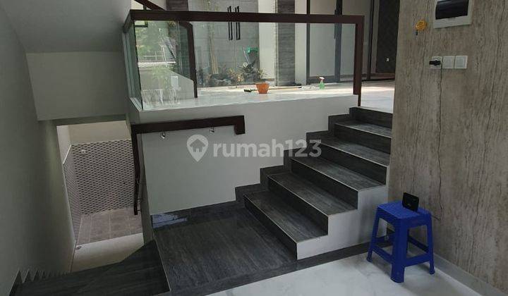 Rumah 3 Lantai Baru Dekat Pasar Modern di Citraland, Surabaya 24