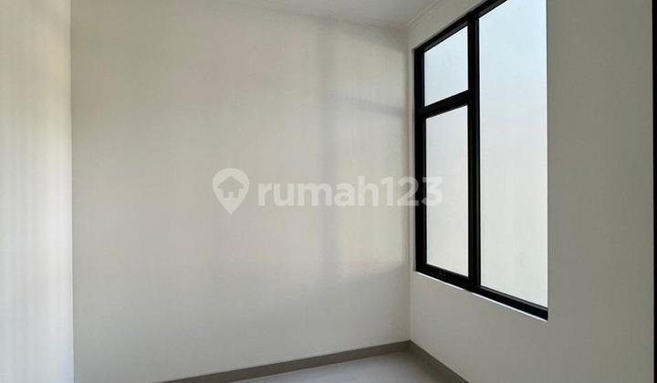 Disewakan rumah simprug village pik 2 kosongan harga bisa di nego