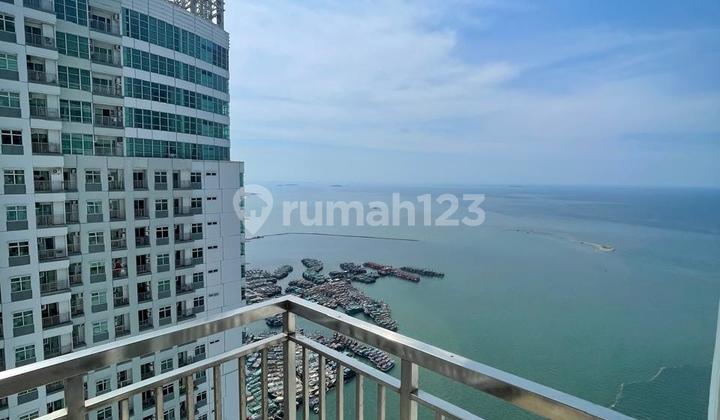 For sale fast, high floor sea view condominium in Green Bay Pluit, negotiable.