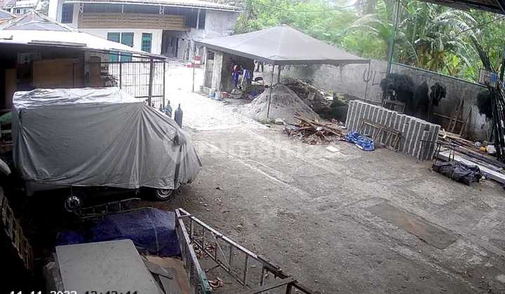 For rent: padel space, can be a court, back building, negotiable rates. For rent: padel space, can be a court, back building, negotiable rates.