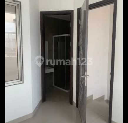 For sale, PIK 2 phase 2 house, 3-story building, price negotiable, ready for viewing.