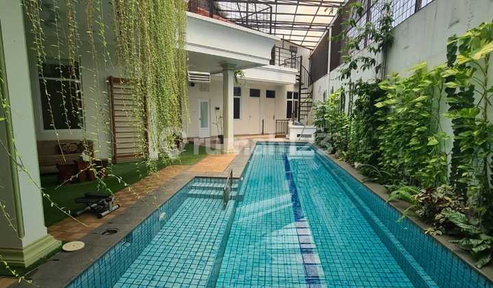 Disewakan Rumah Dengan Kolam Renang 2