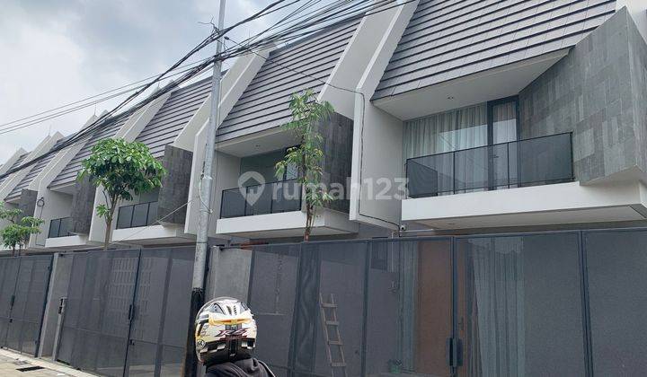 Rumah Mewah Siap Huni Fasilitas Taman Kota Jagakarsa Jakarta 2