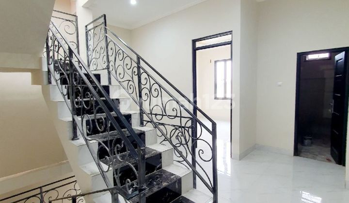 Rumah mewah di PejatenPasar Minggu akses ke TB Simatupang Jaksel 2