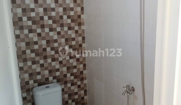 Spacious House 13 Minutes to LRT Cibubur, Comfortable and Affordable Neighborhood. 2