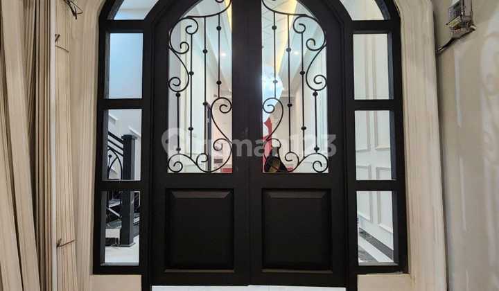 New Luxury 2-Story House in Beji Near Jagakarsa, South Jakarta 2