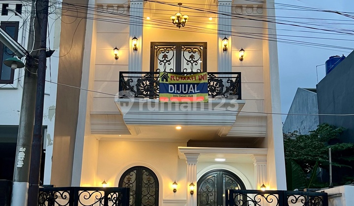 Rumah Mewah Elegan Dekat Mall AEON Tanjung Barat Jakarta Selatan Rumah Mewah Elegan Dekat Mall AEON Tanjung Barat Jakarta Selatan