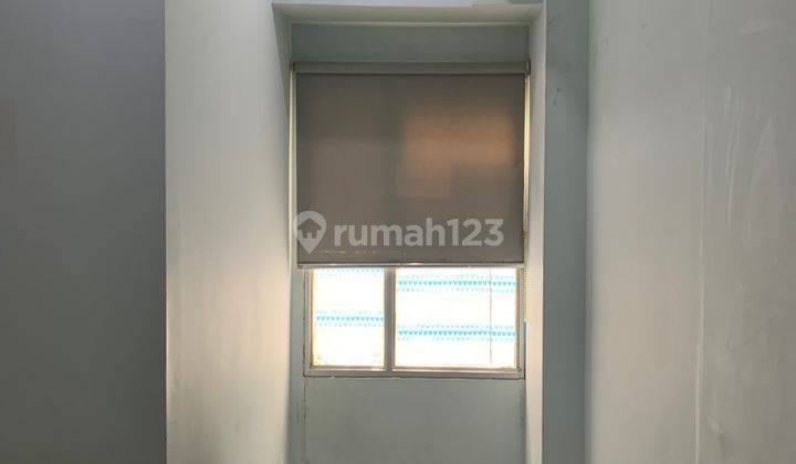 kamar tidur apartemen season city dijual lantai