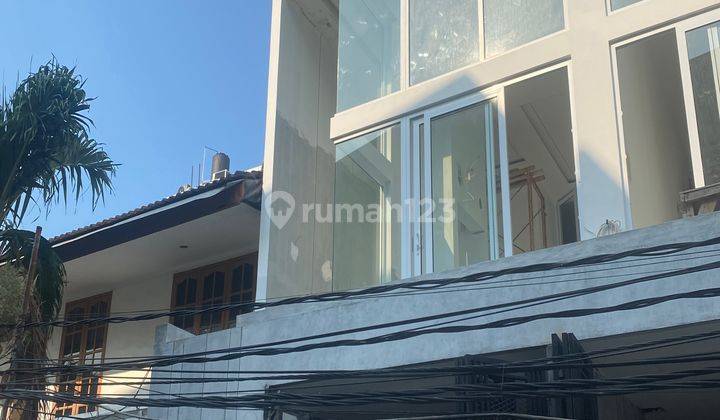 Rumah Muara Karang 3,5 Lantai Plafon Tinggi Design Mewah 1