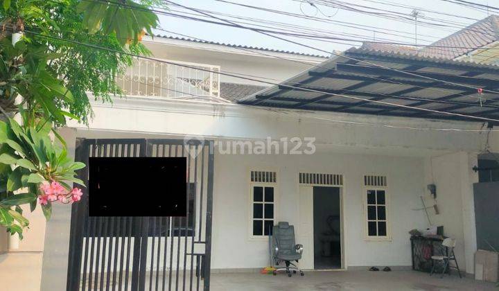 Dijual Rumah Mampang 148 M2 Carport 3 Mobil Terawat 