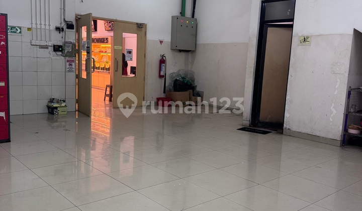 Plered Main Road Shophouse 320 M2 Long Shophouse Extending to the Back