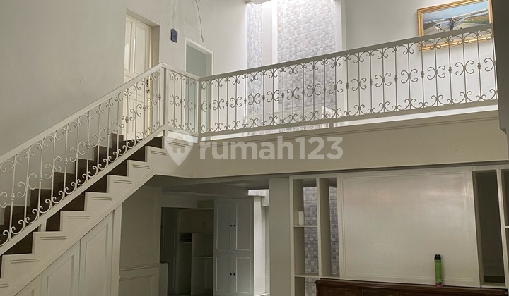 Disewakan Rumah Mampang Semi Furnish Bagus Dan Rapi 
