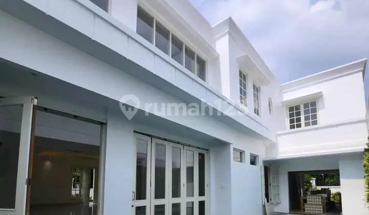 Dijual Rumah Mewah Baru dengan Pool 2