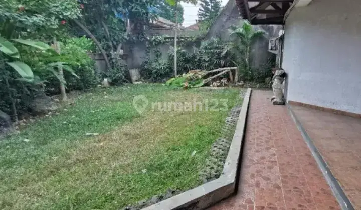 Disewakan Rumah di Jl Sumbawa Menteng 2