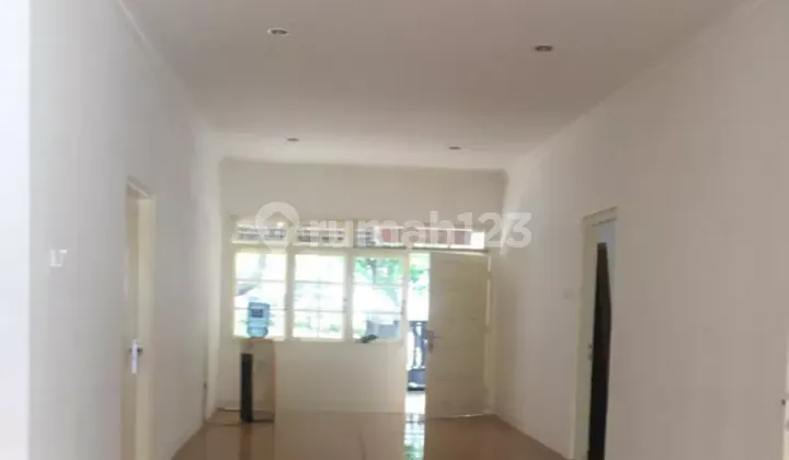 old house with a northeast-facing pocket old house with a northeast-facing pocket