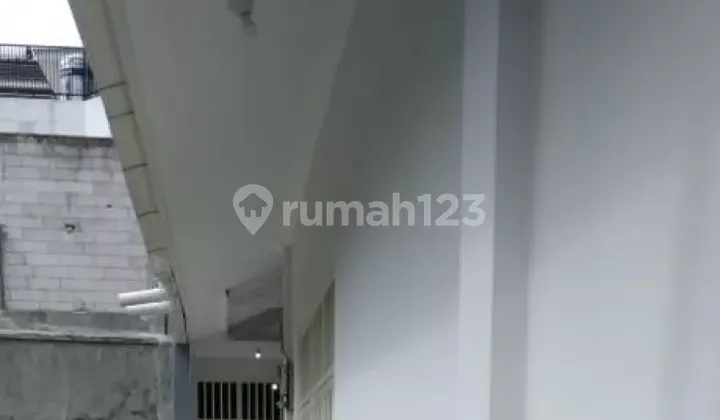 Rumah disewakan di Jl. Cirebon Menteng 2
