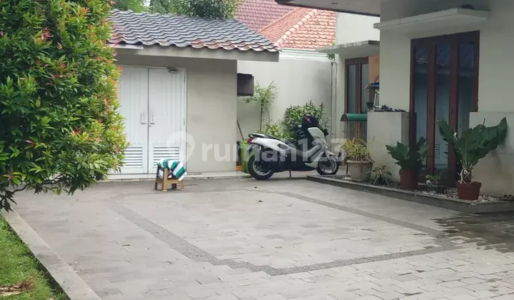 Menteng House on Banyumas Street