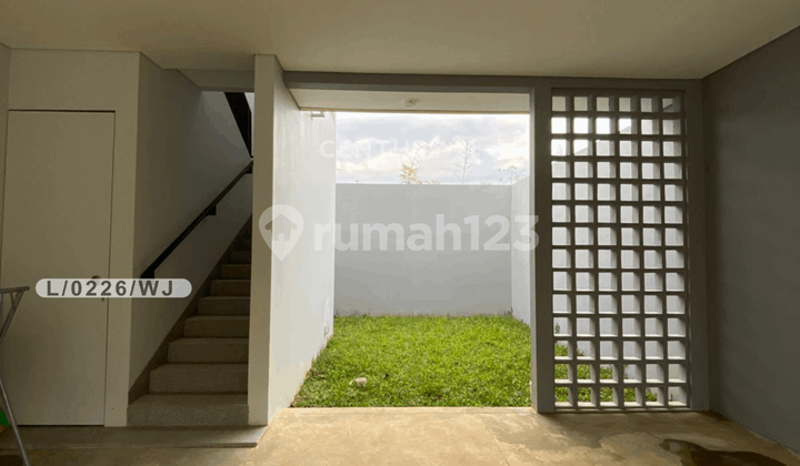 Rumah Mewah Siap Huni dan Strategis di Podomoro Park Bandung Rumah Mewah Siap Huni dan Strategis di Podomoro Park Bandung