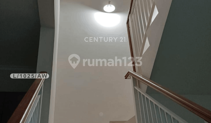 Rumah 2 Lantai Semi Furnished di Taman Kopo Katapang Bandung