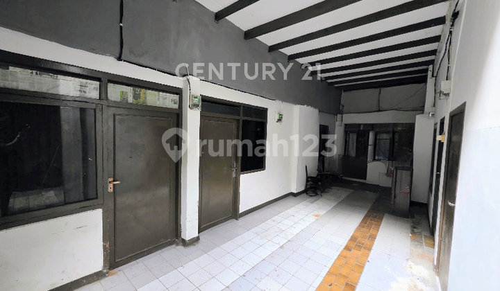 Bangunan Berupa Kos dan 3 Ruko Dekat Universitas dan Tempat Makan