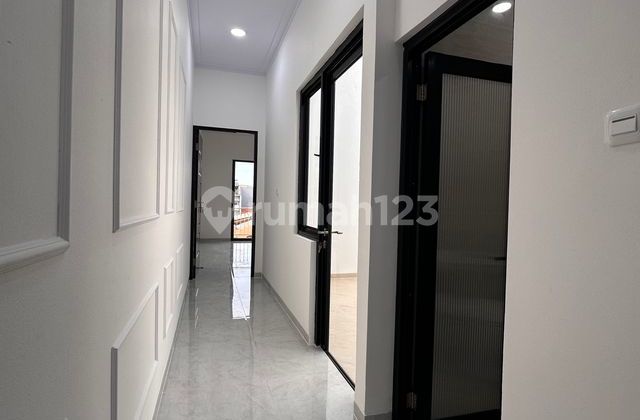 Sell 3-Story House in Tanjung Duren Barat 5, West Jakarta 2