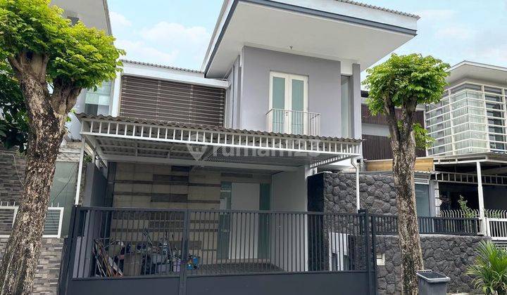 Rumah Graha Minimalis Sudah Renovasi Bagus Terawat