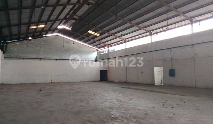 Warehouse for Rent Ready to Use High Ceiling Strategic Location Flood-Free Access for 40-Foot Containers Near Daan Mogot