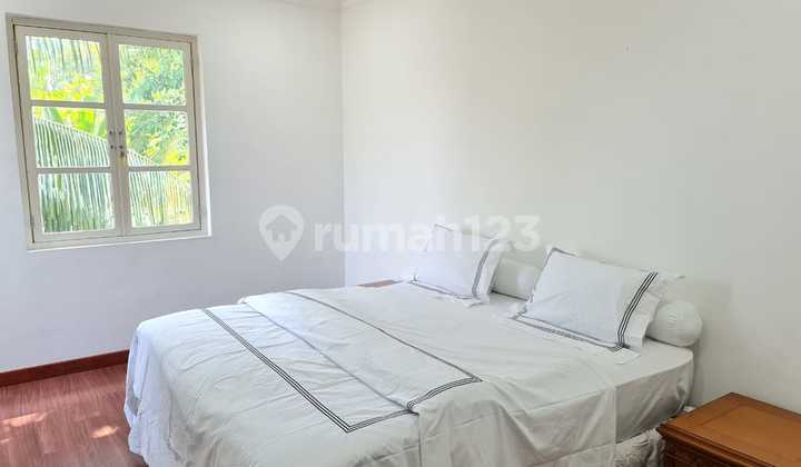 For Sale Luxury Minimalist House in Kemang, South Jakarta, Ready to Live In, Good Condition, with Swimming Pool 2