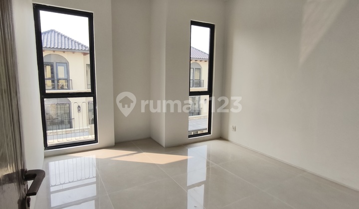 Dijual Rumah Mewah Jakarta Barat Favorit Siap Huni Bagus Tiga Lantai Premium Dekat Bandara Tol Pik