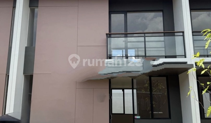 For Rent: Ready-to-Live House with Good Parking Near BSD Karawaci Gading Serpong