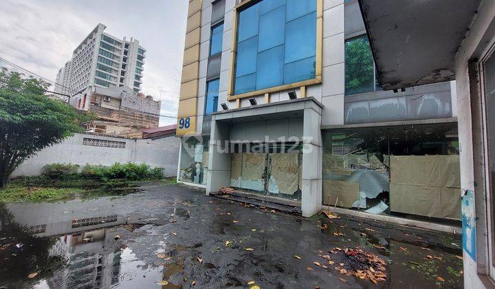 Gedung 3 Lantai di Jl Mampang Prapatan Raya, Tegal Parang 2