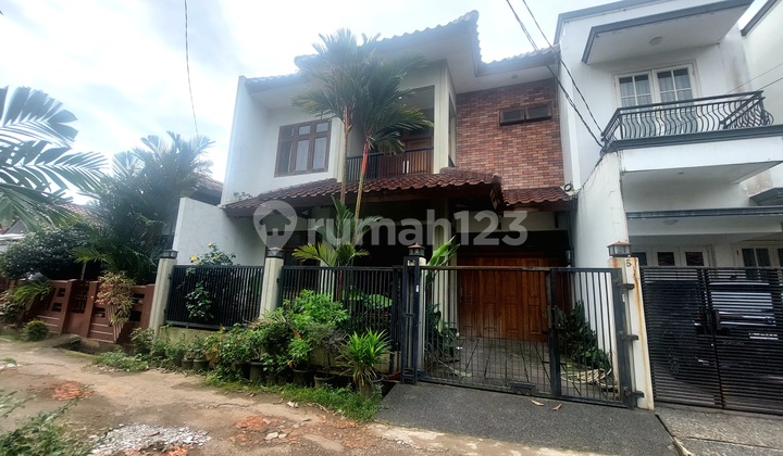 Affordable 2-Story House on Jl Masjid An Nur, Kebayoran Lama. Close to Jl Arteri Permata Hijau. 2