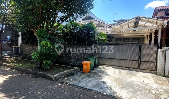 Old 1-Story House in Lebak Lestari Indah, Lebak Bulus. Close to Tb Simatupang Road. 2